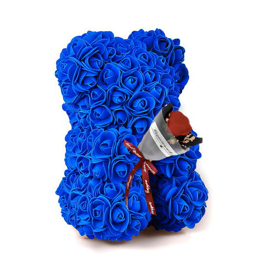 Medvidek z umělych ultramarinovych růzi