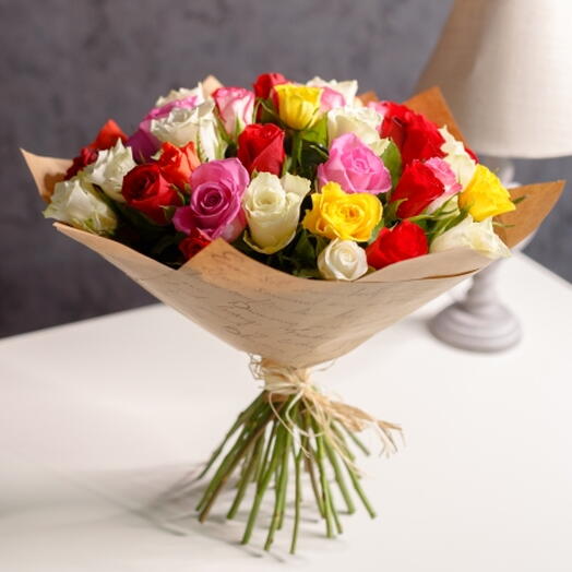 Букет из 35 разноцветных роз 30-40 см