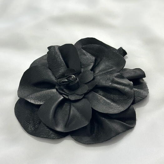 Цветок Брошь из натуральной кожи