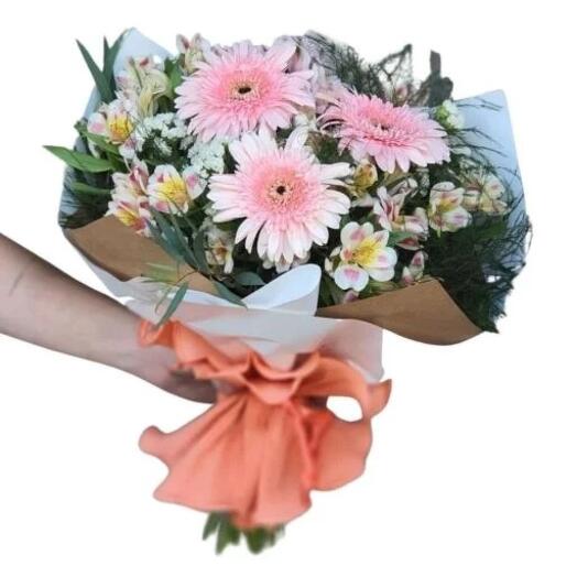 RAMO DE FLORES ASTROMELIAS Y GERBERAS