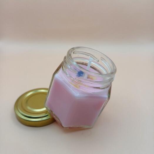 Aroma candle with flowers