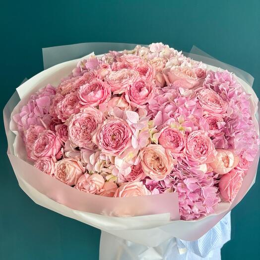 Розовые гортензии и кустовые розы | Hydrangeas and roses