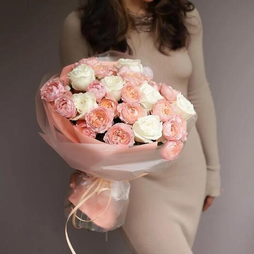 Букет с белыми  розами