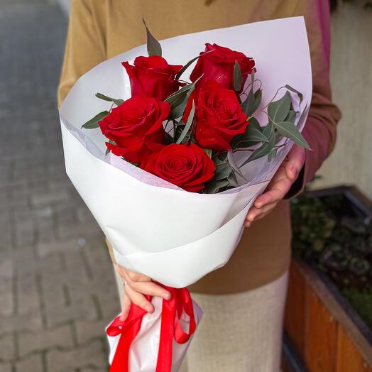 Mono bouquet of red roses