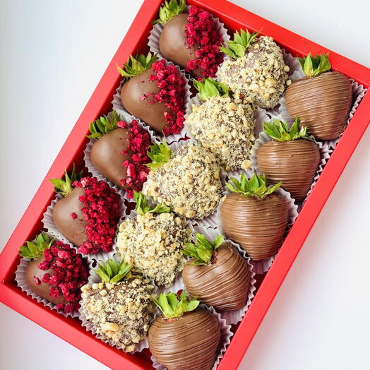 Fresas cubiertas de chocolate con nueces