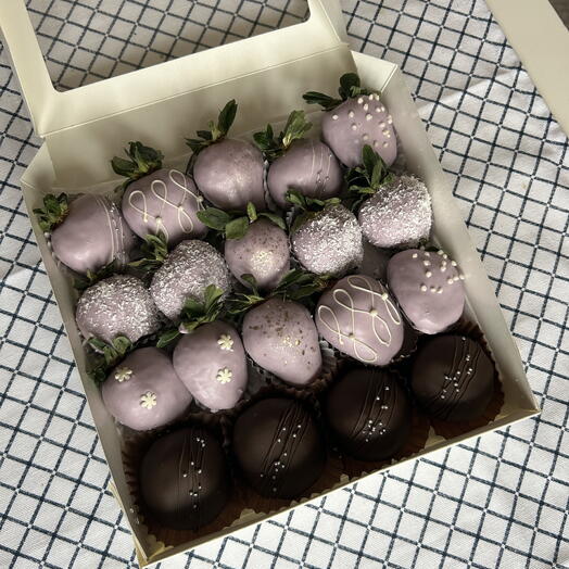 Fresas con chocolate y  pastel de patata