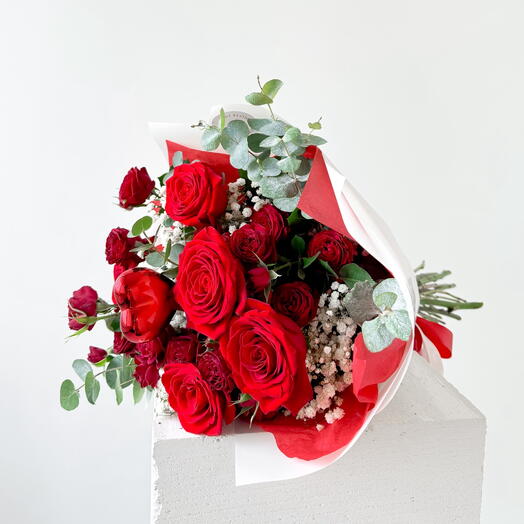 Romantic red roses bouquet