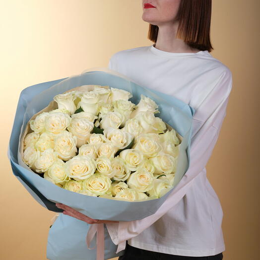 Bouquet of white roses
