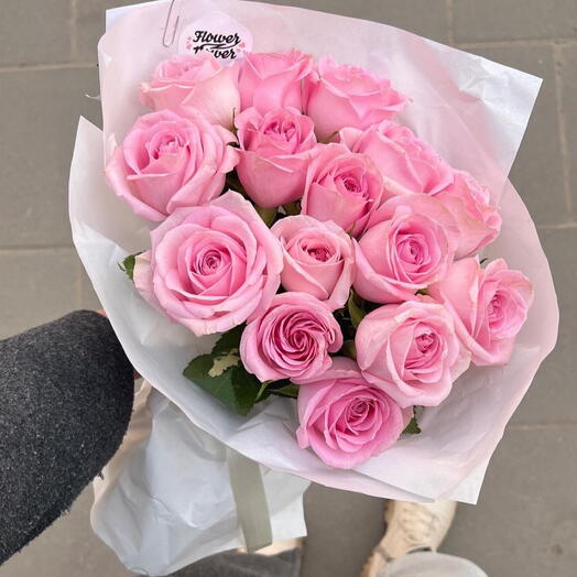 15 pink roses