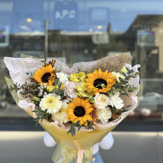 Авторский букет с подсолнухом