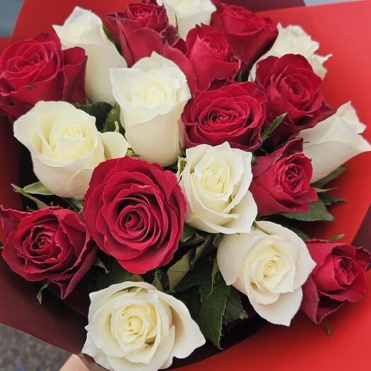 Bouquet of 19 roses 40cm