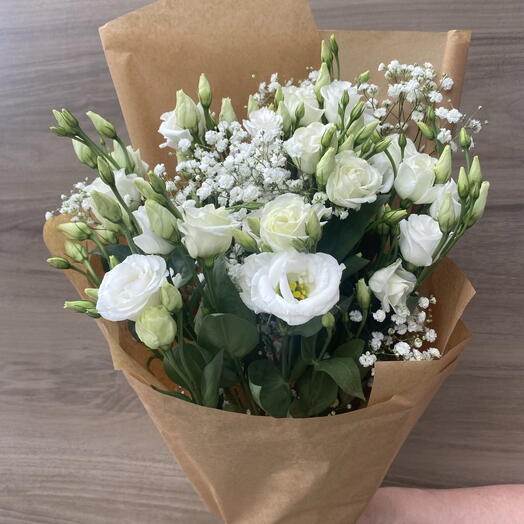 White lisianthus bouquet
