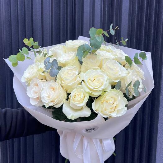 19 white roses