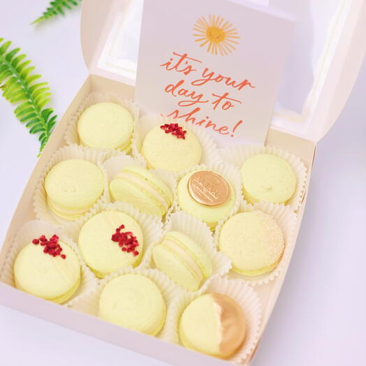 LIME   PASSION FRUIT MACARONS — PREMIUM GIFT BOX