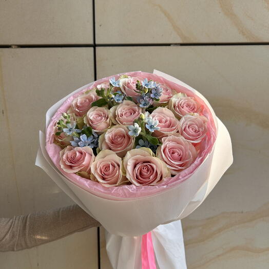 Rosas rosadas con oxypetalum