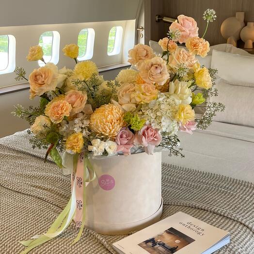 Luxurious box with ranunkulus