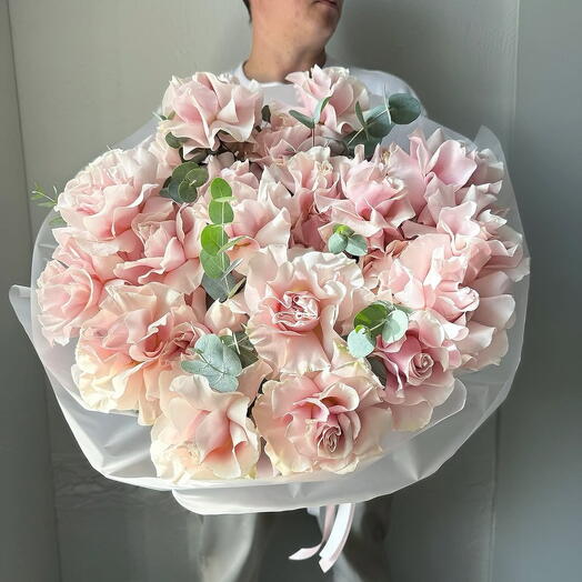 Букет из французских роз с эвкалиптом «Florence»