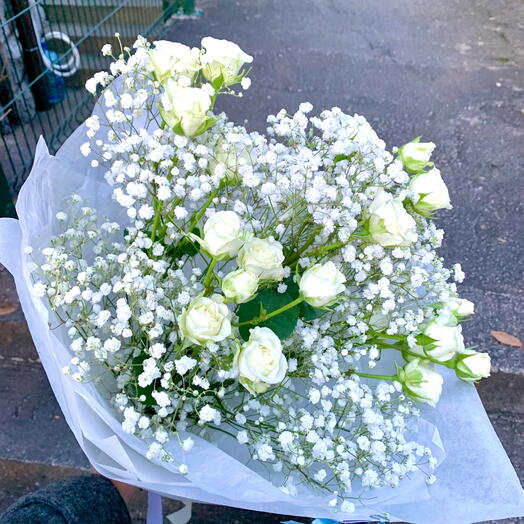 Airy white bouquet