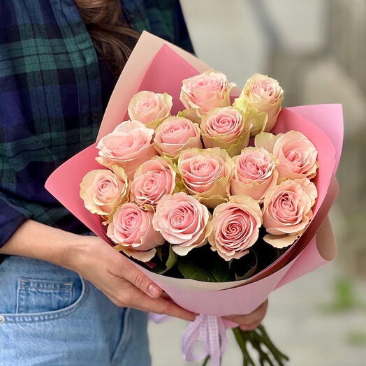 15 Soft pink roses