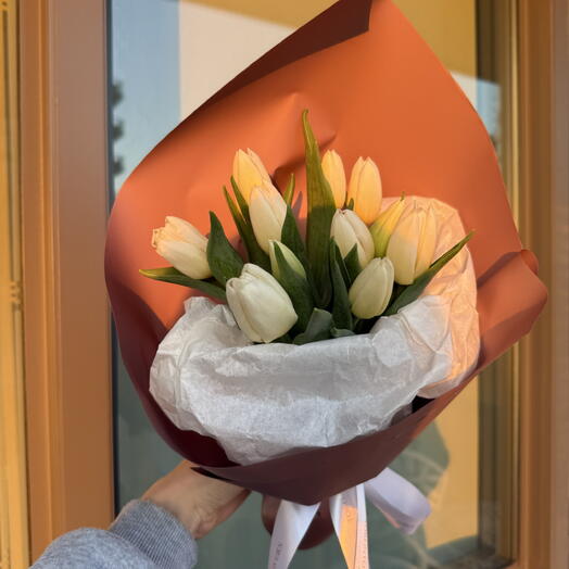 11 White Tulips Bouquet