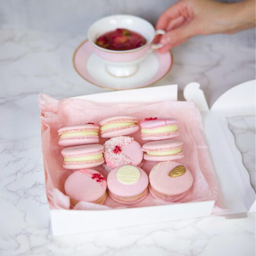 WHITE CHOCOLATE   PASSIONFRUIT MACARONS GIFT BOX – ELEGANT SWEET GIFT
