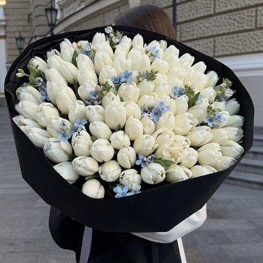 Авторский букет с тюльпанов и оксипеталума