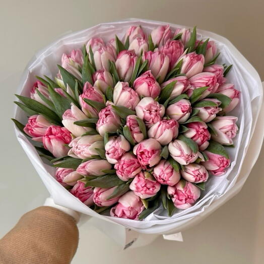 51 голландский тюльпан в белом оформлении