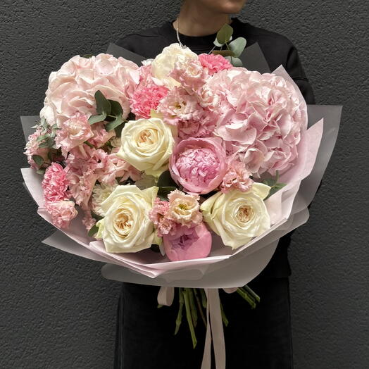 Peony, Hydrangea   Carnation Soft Pink M