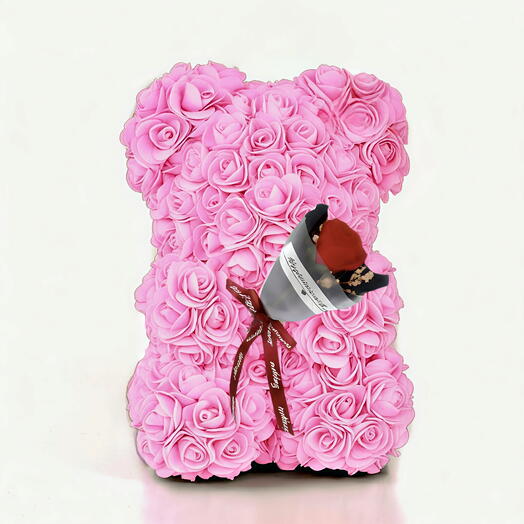 Medvidek z umělych růzovych růzi