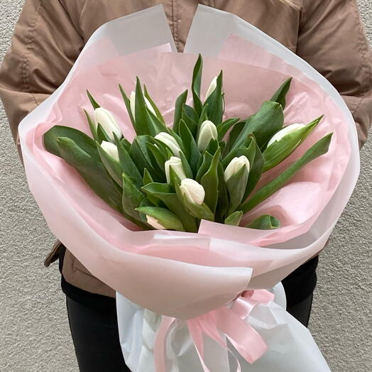 Моно букет из 11 белых тюльпанов