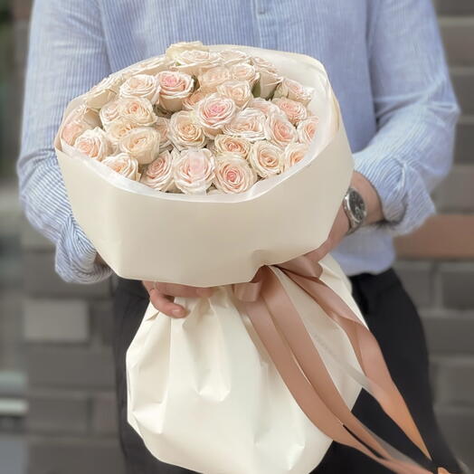 Облако из 15 кустовых роз