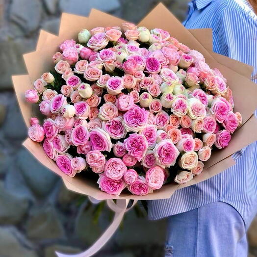 A bouquet of 35 spray roses