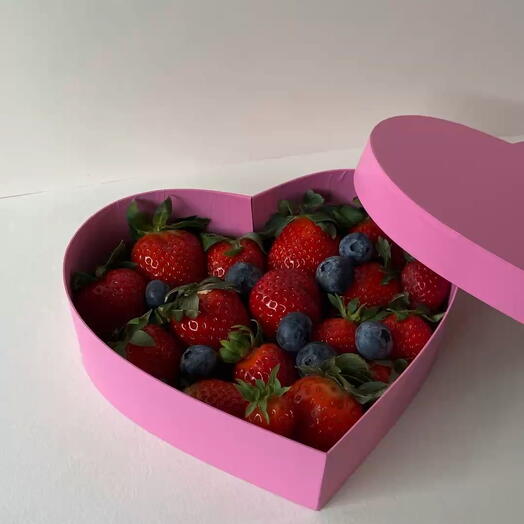 Клубника с голубикой