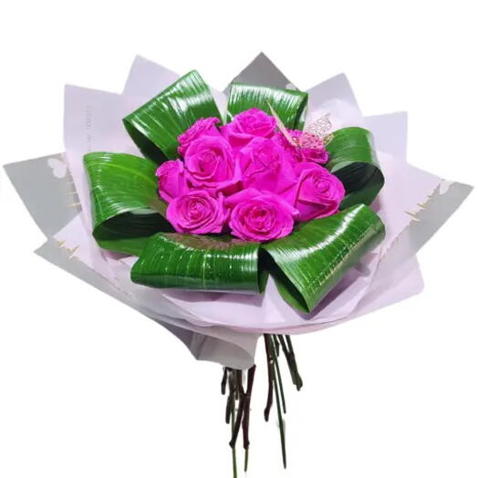 RAMO DE 12 ROSAS FUCSIAS CON MARIPOSA Y BRILLO