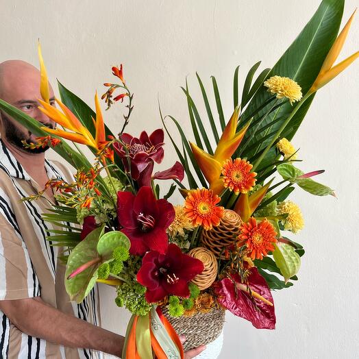 Basket whit tropical flowers