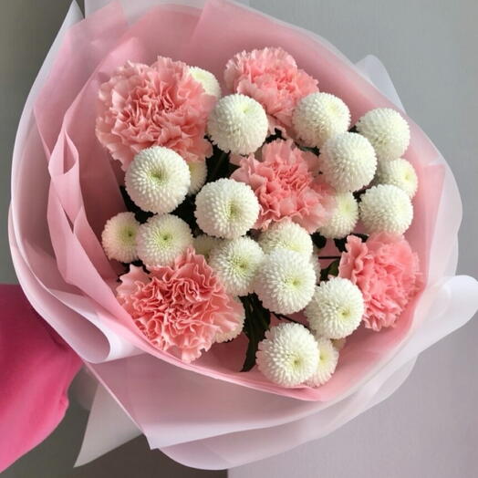 Delikatny mix z goździkow i chryzantem