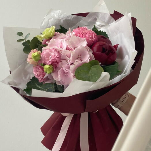 Velvet Touch – şakayık ve ortanca buketi