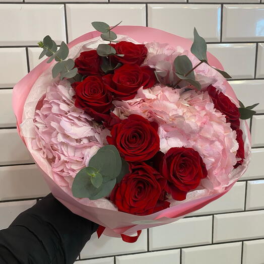 Bouquet of hydrangeas with a red rose