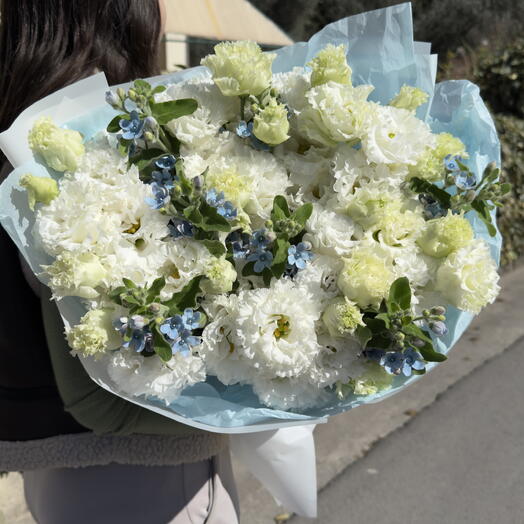 Bouquet with lace lisianthus and forget-me-nots
