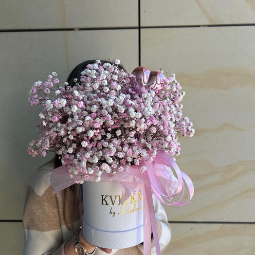 Caja de flores con gypsophila
