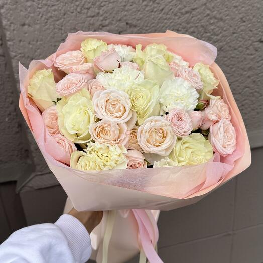 Bouquet with two kinds of rose and dianthus