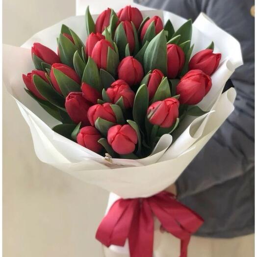 31 red tulips