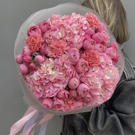 Розовый евробукет с гортензией «Amira Pink» L