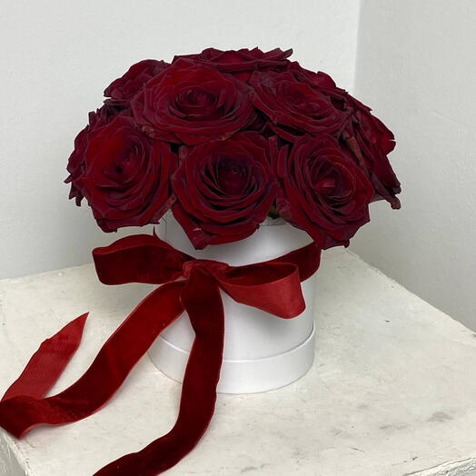 Lächeln Rote Rosen im Blumenkasten
