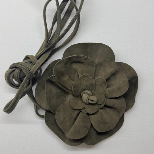 Аксессуарный пояс- цветок;  Болотно-зеленный цвет