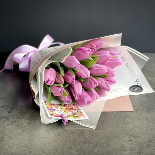 Lilac Tenderness of 19 Tulips