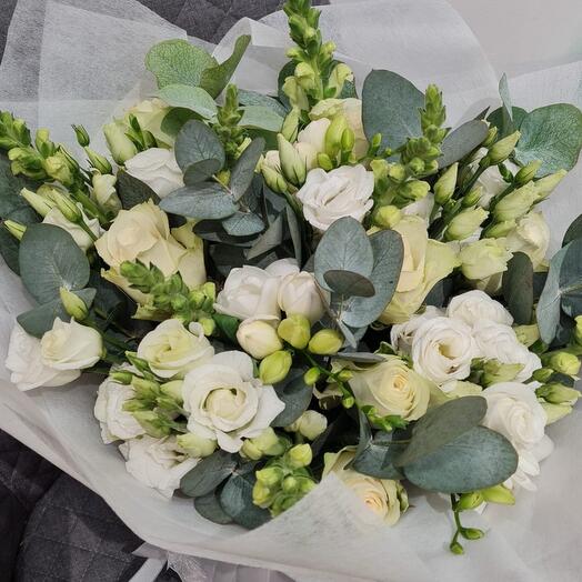 Bouquet in white tones
