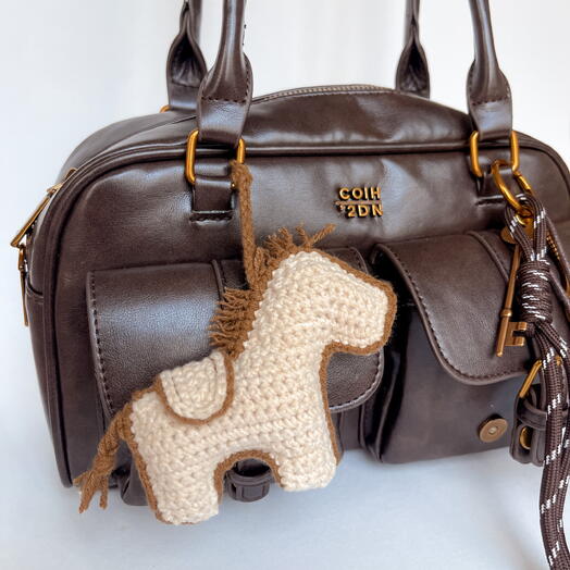 Символ 2026 года - вязаный обвес на сумку «лошадка»