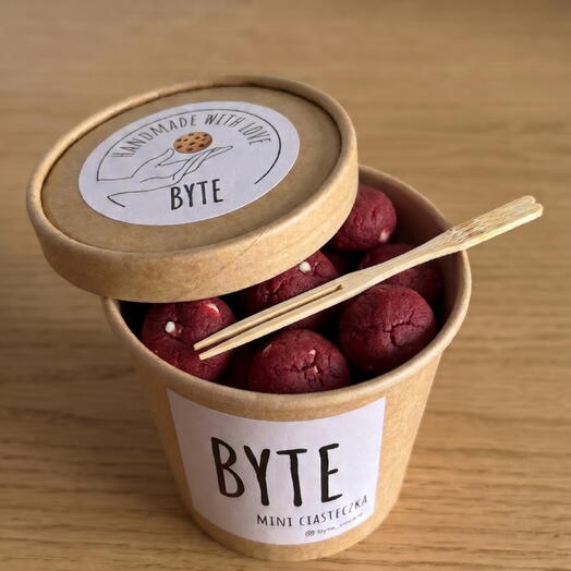 Mini ciasteczka czerwony aksamit z wybranym sosem