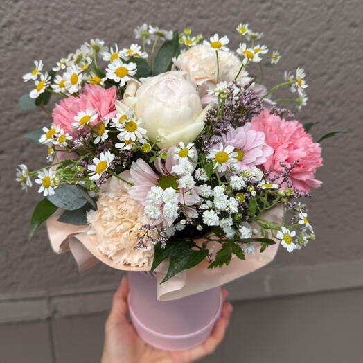 Małe pudełeczko kwiatow dla dziewczynki